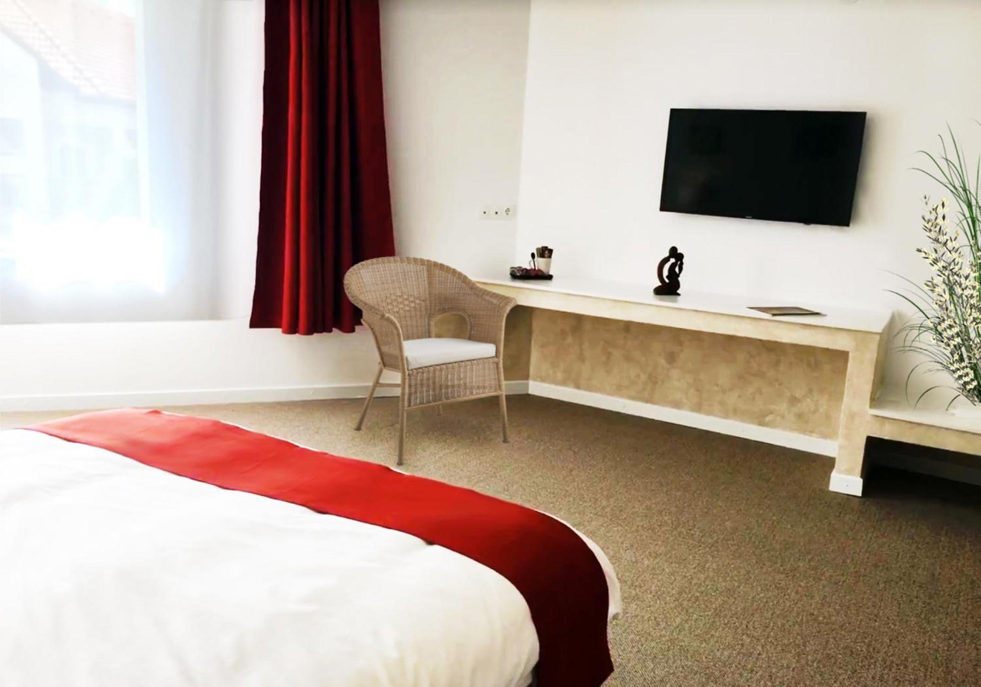 Csiki Hotel М'єркуря-Чук Екстер'єр фото