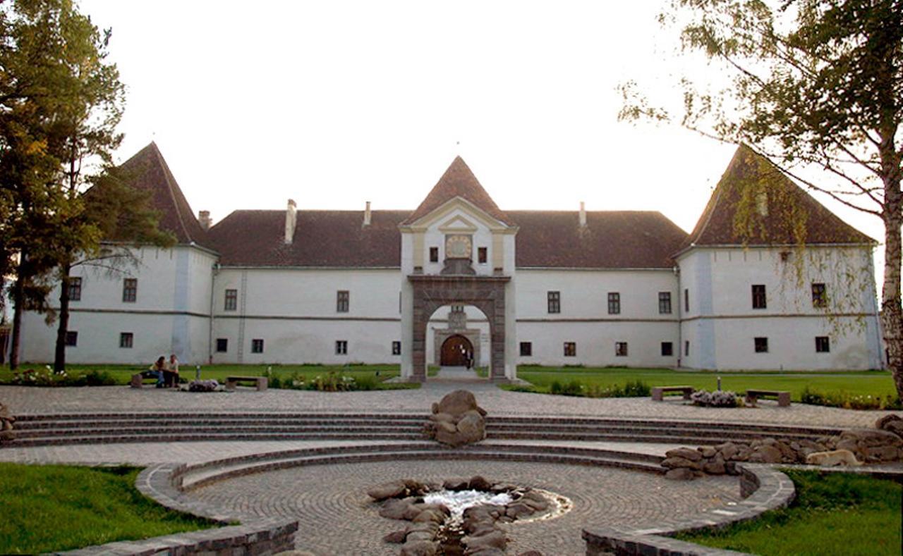 Csiki Hotel М'єркуря-Чук Екстер'єр фото